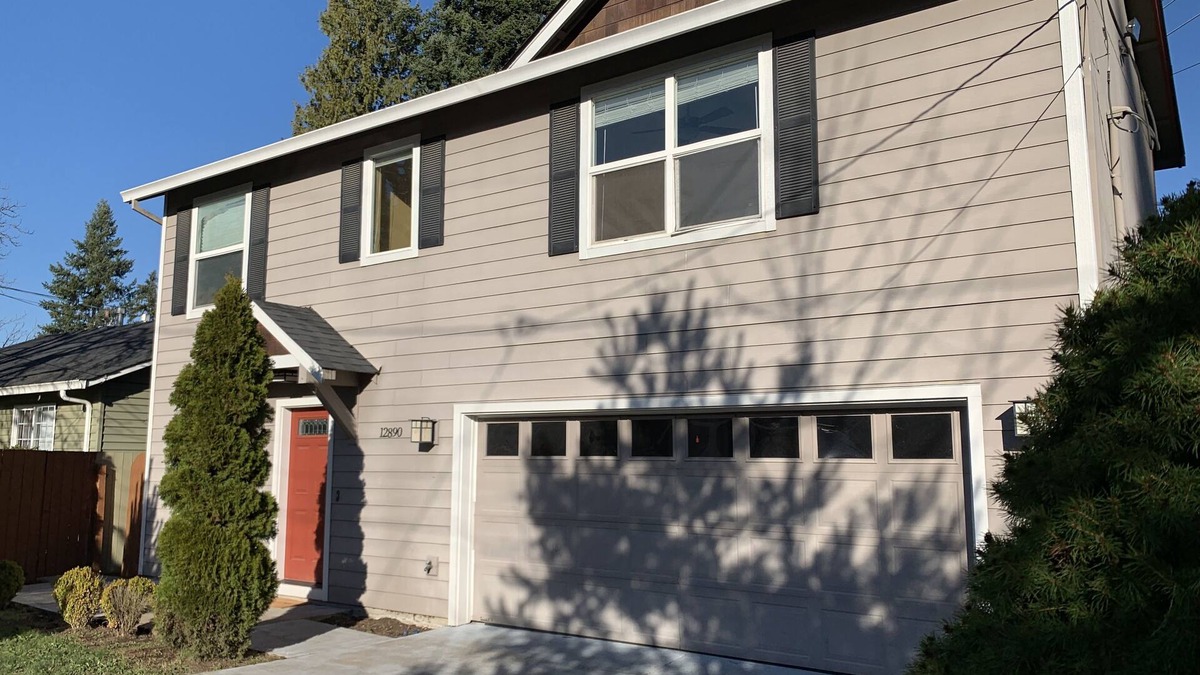 Milwaukie House | SE Park Ave 4B Retreat, Walk to MAX Station