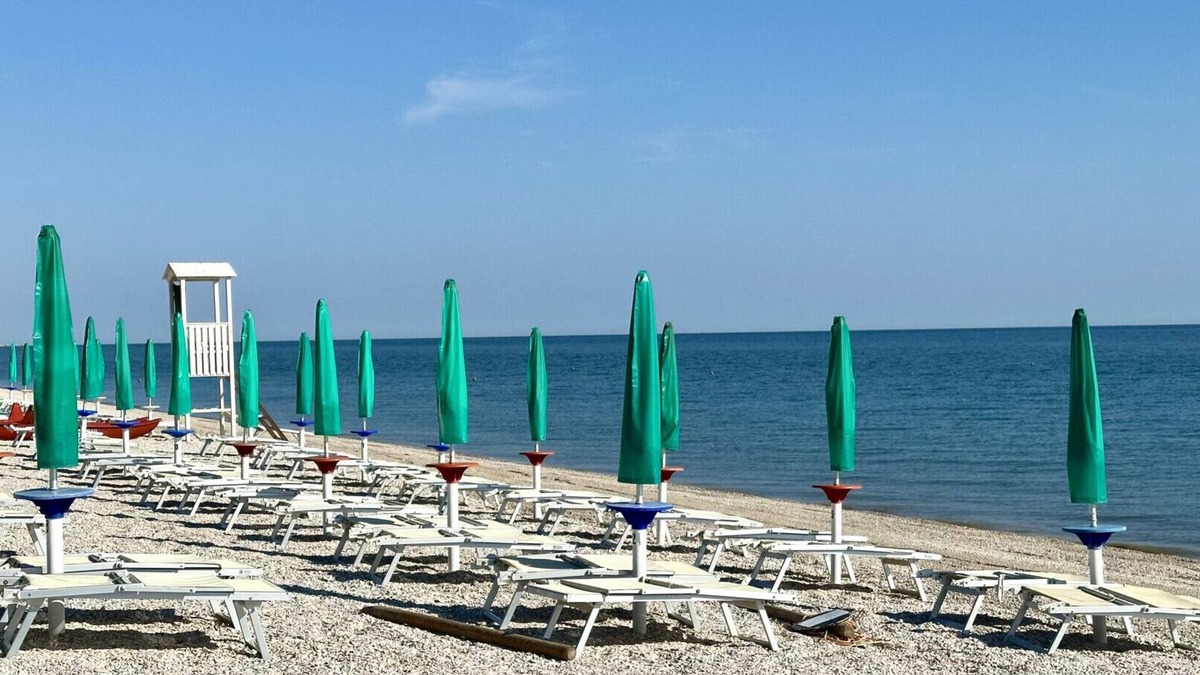 Montemarciano Apartment | SE103 - Senigallia, sea front three-room apartment with air conditioning