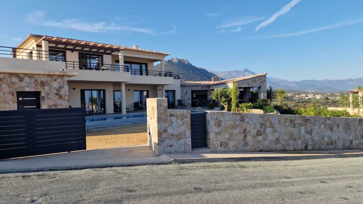 Lozari Villa | SEA AND MOUNTAIN VIEW VILLA