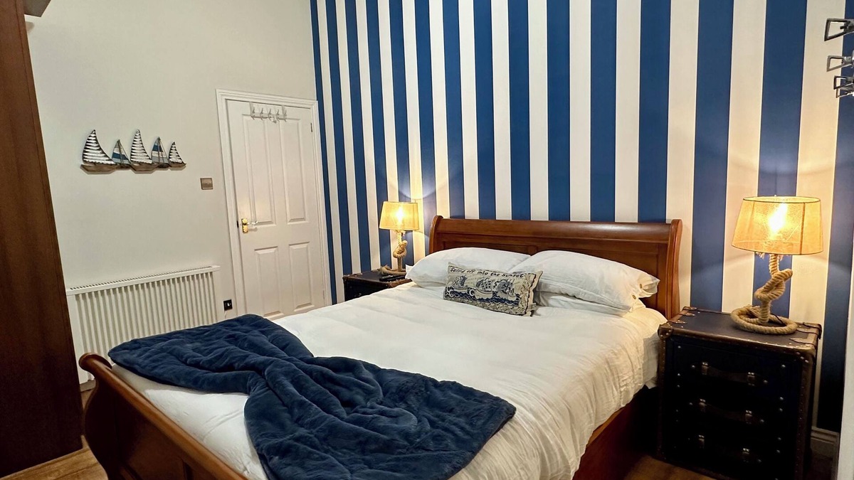 Ayr Apartment | ‘Sea Ayr’ City Centre Apartment with 2 x King Beds