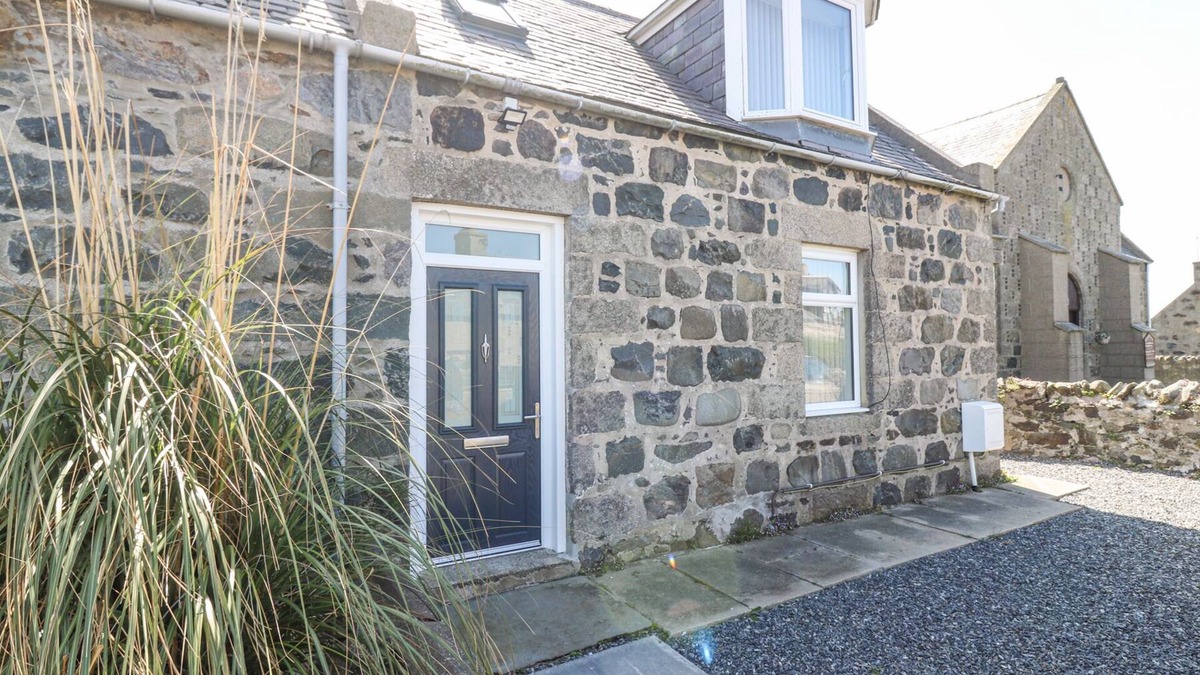 St Combs Cottage | SEA BREEZE ST COMBS, pet friendly, with a garden in St Combs