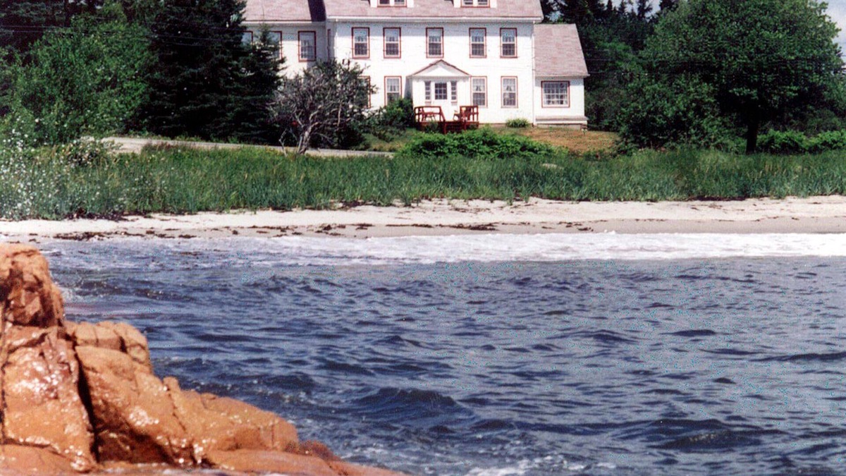 Corea House | Sea Captain's on 200 acres & Sand Beach, 5 mins to Acadia Nat'l Park at Schoodic