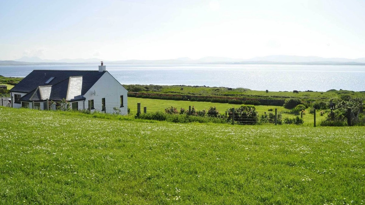 Islay Island House | Sea front family home, large garden, close to Port Charlotte, sleeps up to 8.