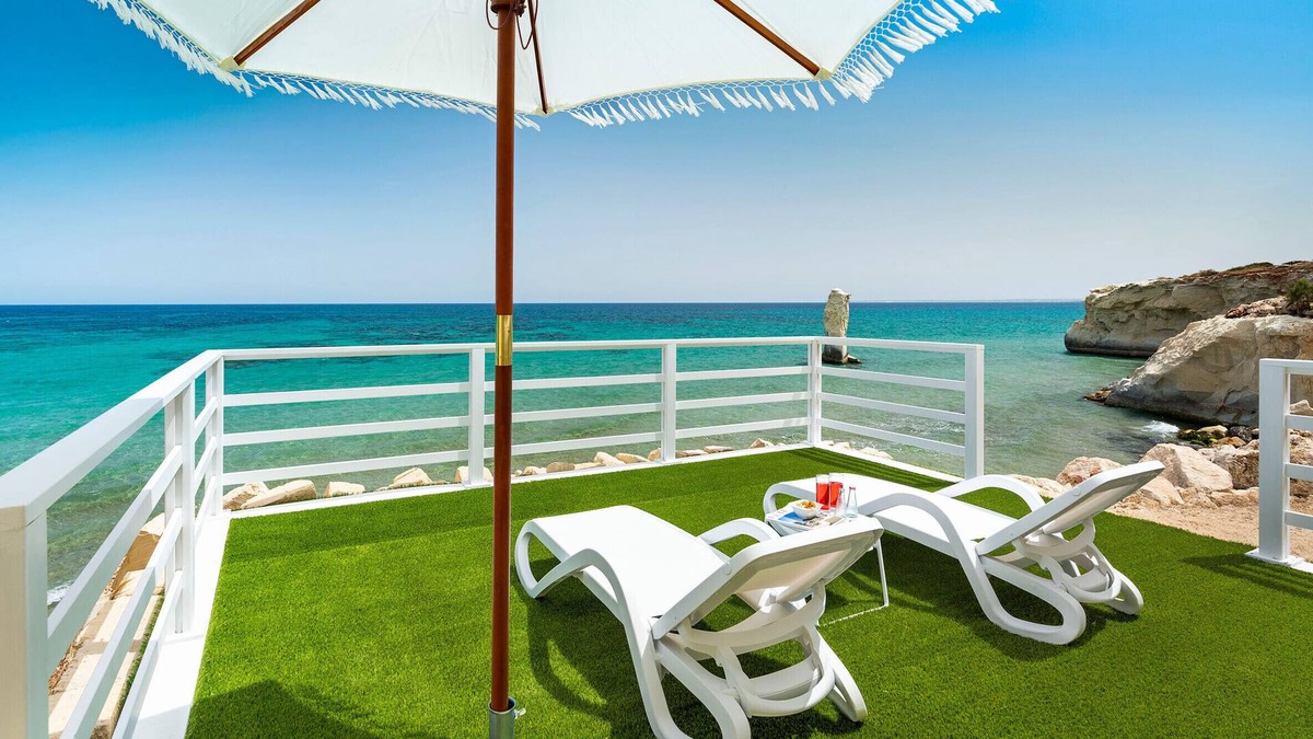Noto Marina Villa | Sea front villa with Jacuzzi, Lido di Noto, Sicily