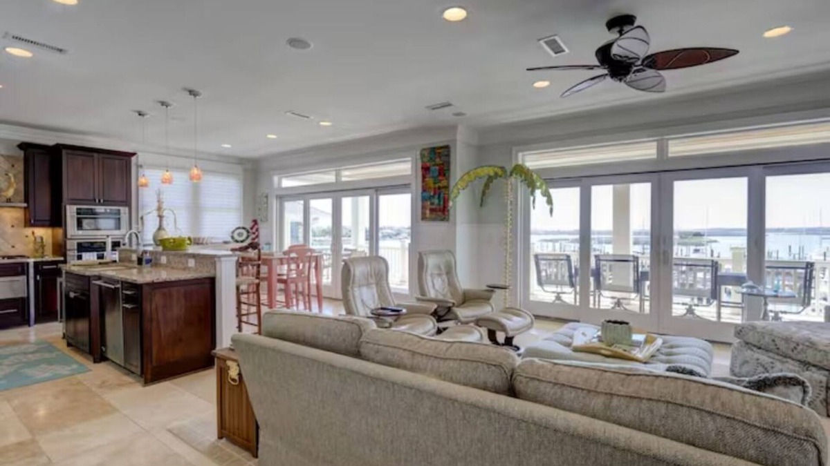 South Harbor Island House | Sea Glass - Waterfront WB with a 24' Boat slip