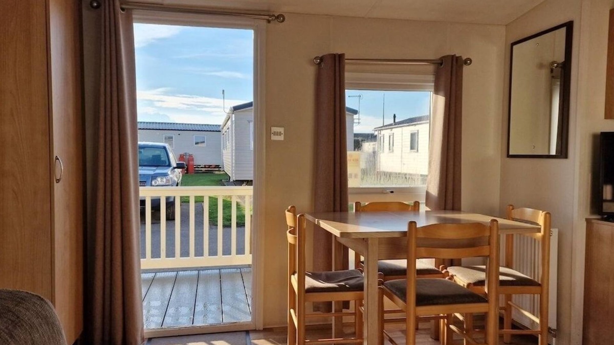 Dymchurch Apartment | Sea Haven - 4 bedroom static near the beach