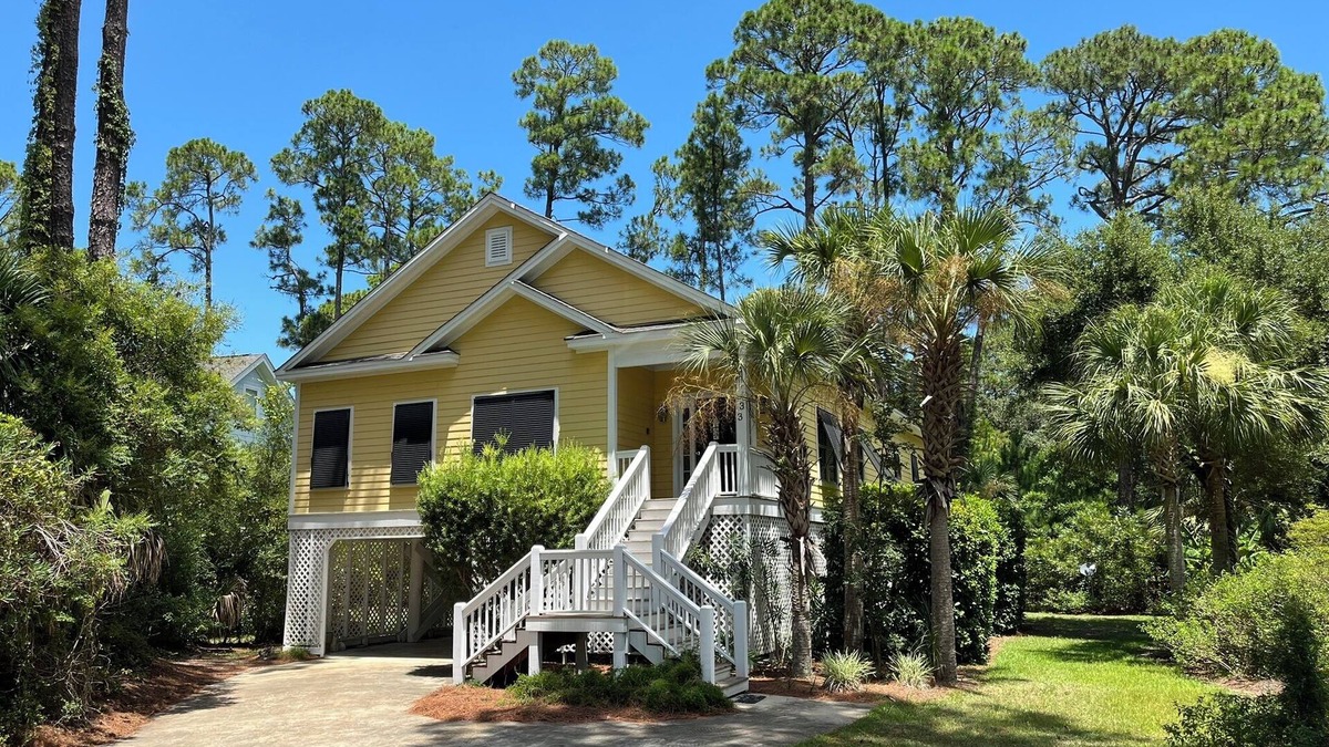Oceanmarsh Subdivision House | Sea Island Cotton (Golf Cart & Internet) 2 car passes with full-week rental!