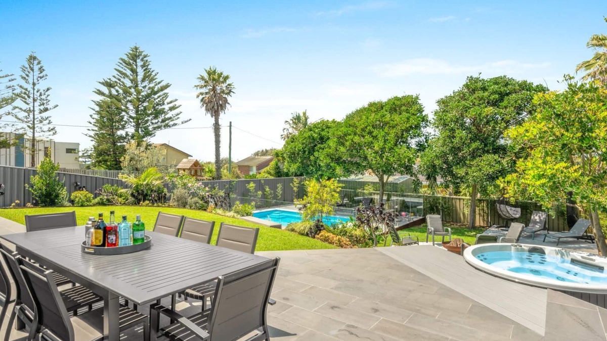 Culburra Beach House | Sea La Vie - Pet Friendly with Fireplace and Swimming Pool & Spa