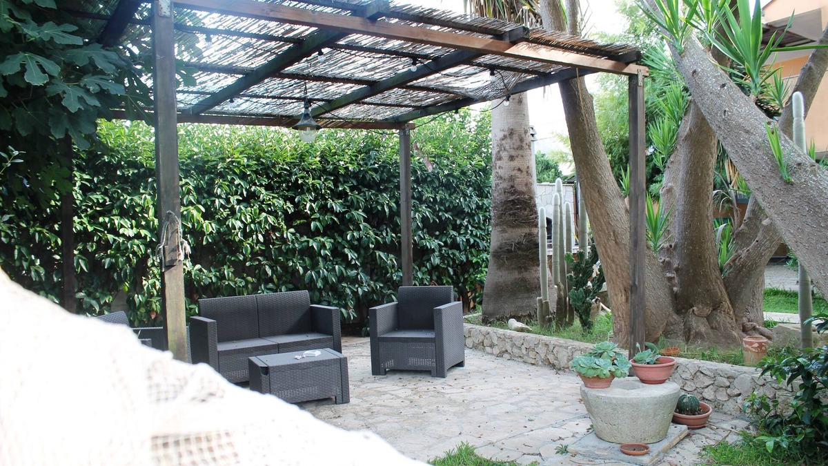 Vignacastrisi Apartment | "Sea land" Bilocale in Villa with Garden