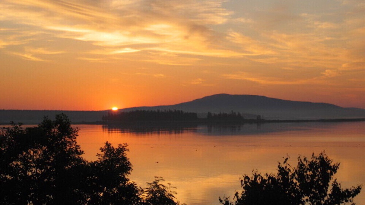 Brooklin Cottage | “Sea Meadow" Oceanfront Cottage: Lighthouse Views and Private Beach