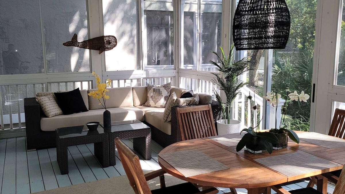 Wabasso Beach Condo | SEA OAKS - 2 BEDROOM GROUND LEVEL TENNIS VILLA IN LUSH GATED COMMUNITY