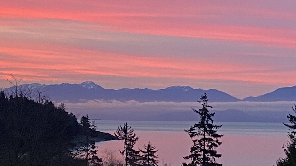 Otter Point House | Sea of Serenity Suite - Wide-Open Magical Autumn/Winter Ocean Views are upon us