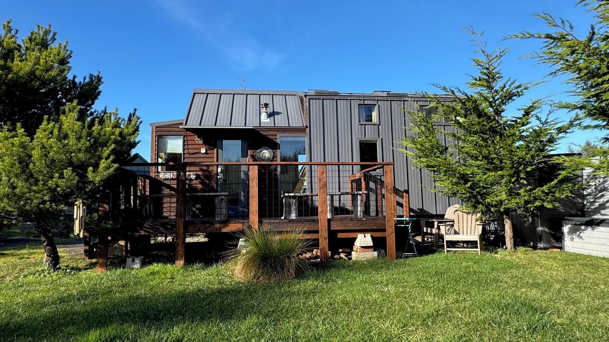 Waldport House | Sea Otter (formerly known as Sandbug)