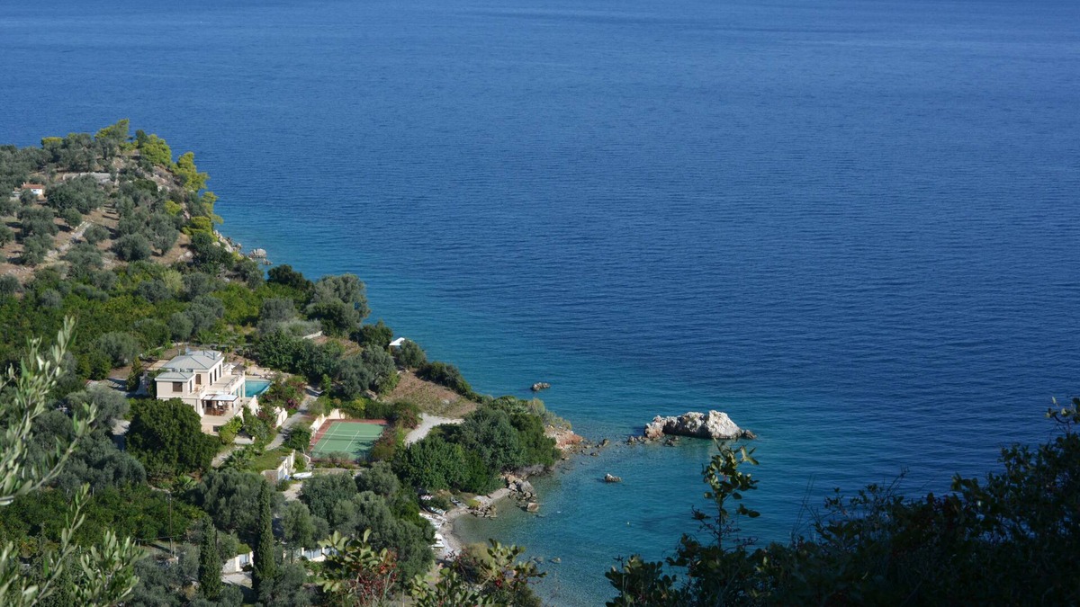 Dryopi Villa | Sea, pool, tennis, kayaks, sailing, relaxing, places of historic interest.