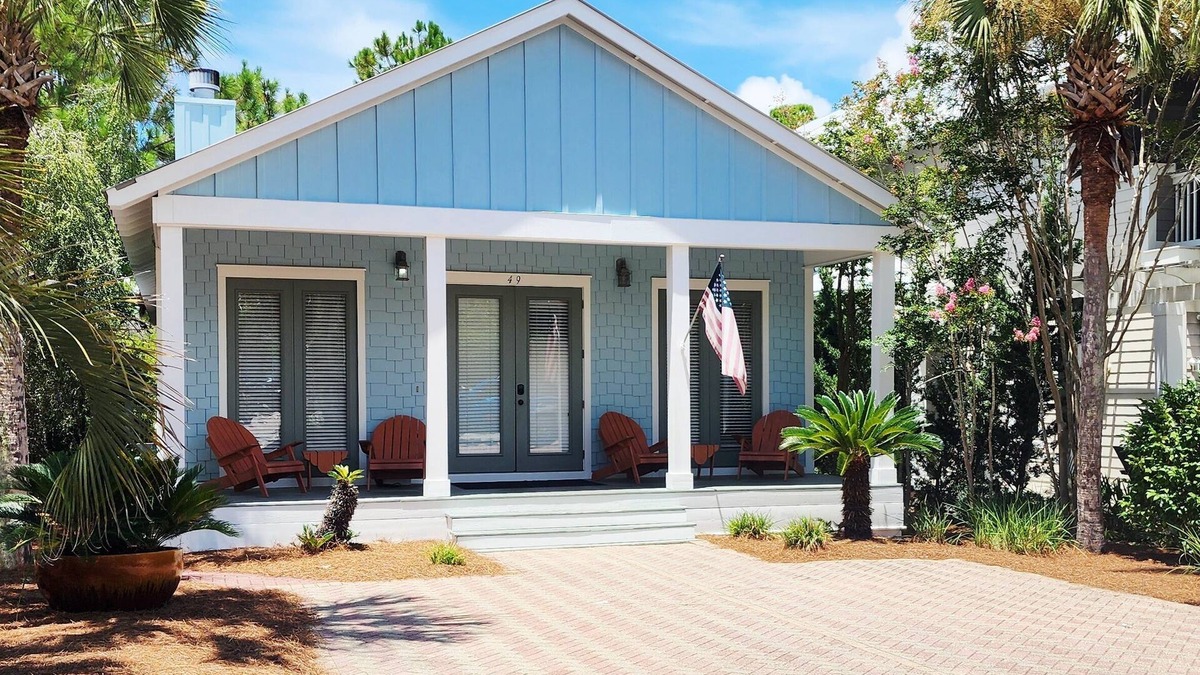 Treetop House | SEA-REST! Relaxed 5br 4ba home close to the beach! SNOWBIRD RATES!