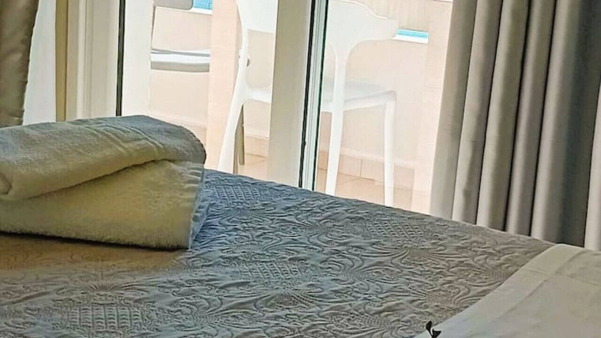 Himare Apartment | Sea Side Serenity 5: 4 persons