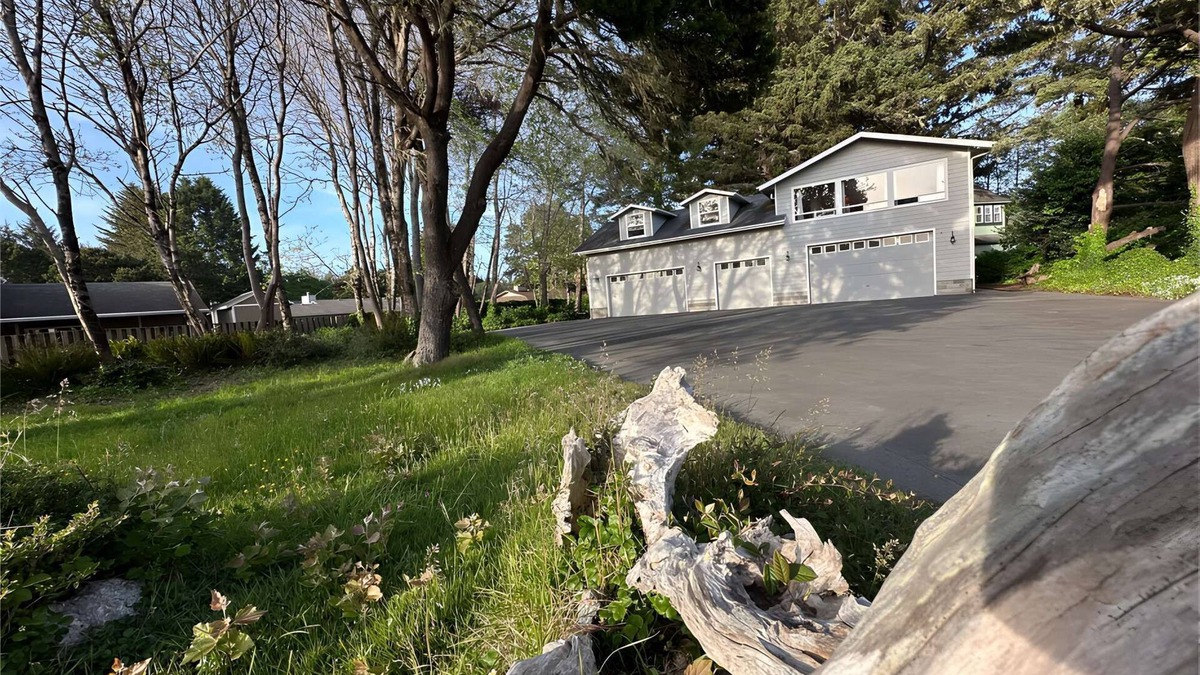 Crescent City North House | Sea Song Beach House