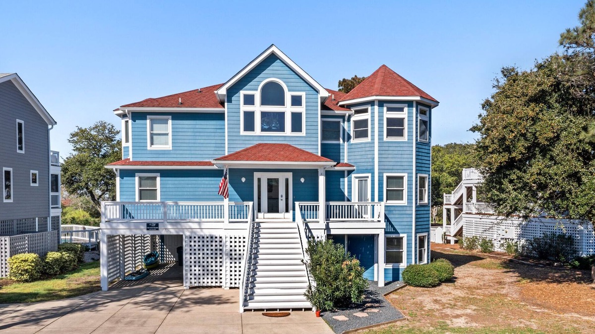 Corolla Light House | Sea-Sound Blessing: Soundfront | Pool and Hot Tub