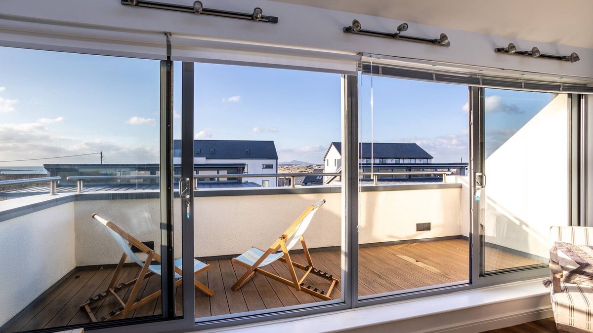 Rhosneigr House | Sea Sway : Modern 4‑Bed Townhouse with Sea Views in Rhosneigr | Managed by Anglesey Holiday Lettings