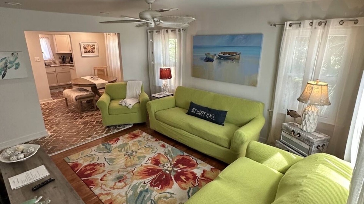 Gulfport Cottage | Sea Turtle Cottage 1 pet friendly charming cottage.