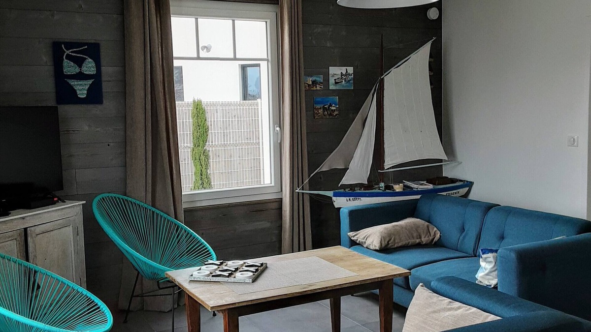 Les Boucholeurs House | Sea view, 5 minutes from Chatelaillon beach. a lovely family home.