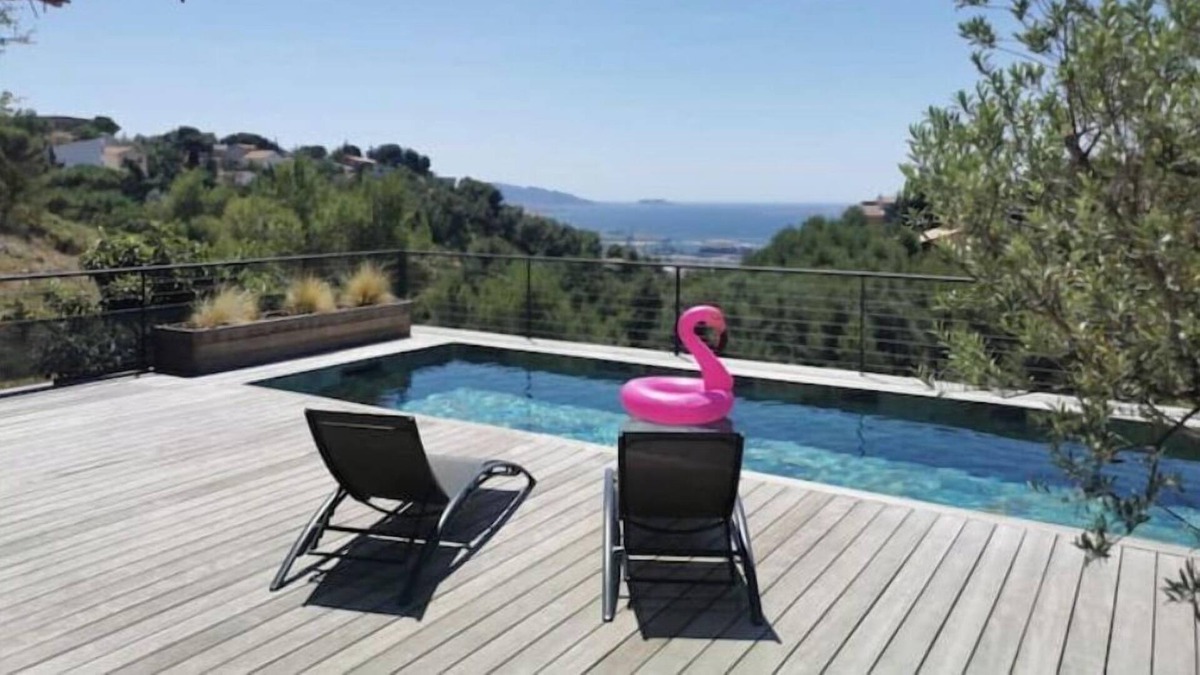 Verduron Villa | Sea ​​view and quiet greenery