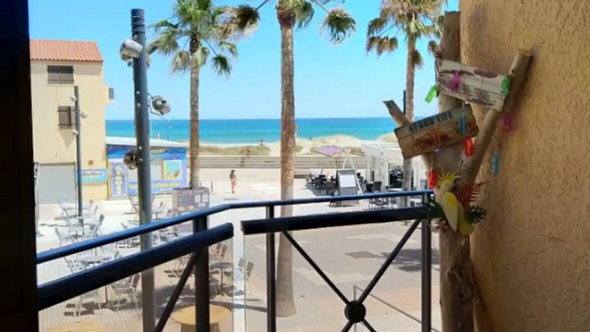 Sainte-Marie-Plage Apartment | Sea view apartment with direct access to the sea