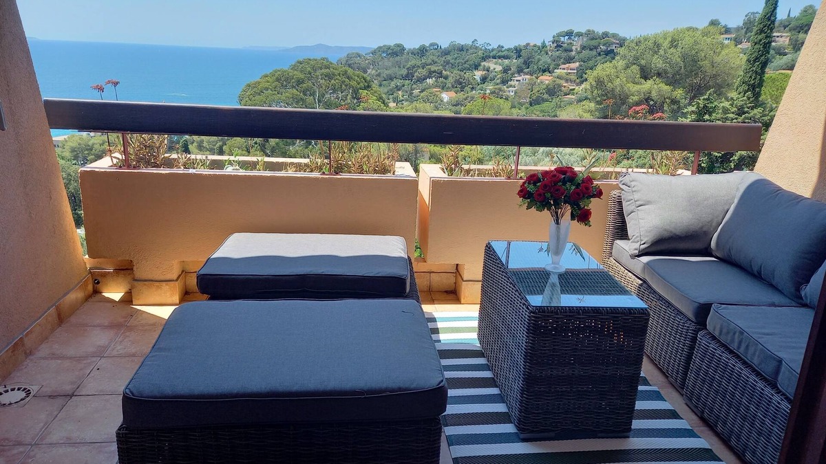 Le Rayol Apartment | Sea view apartment 300 m from the beach