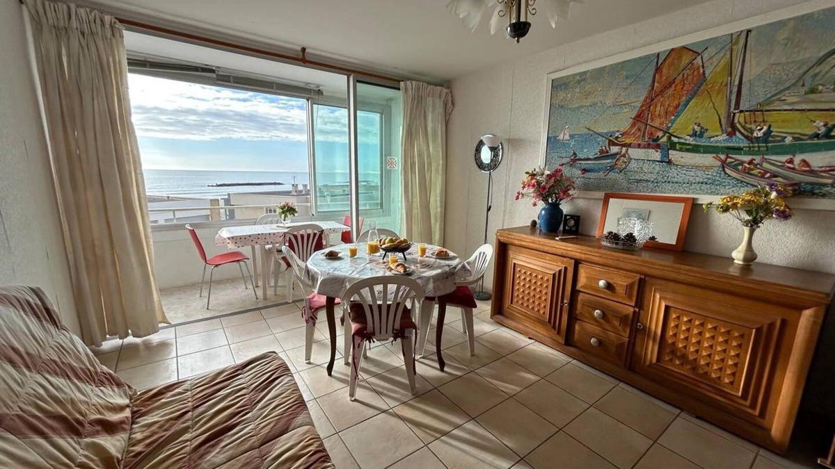 Valras-Plage Apartment | Sea view apartment private parking