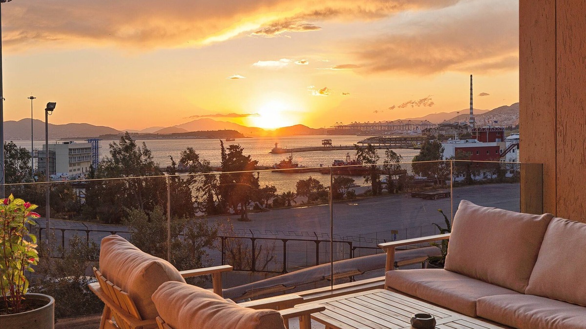 Piraeus House | Sea View Garden Suites