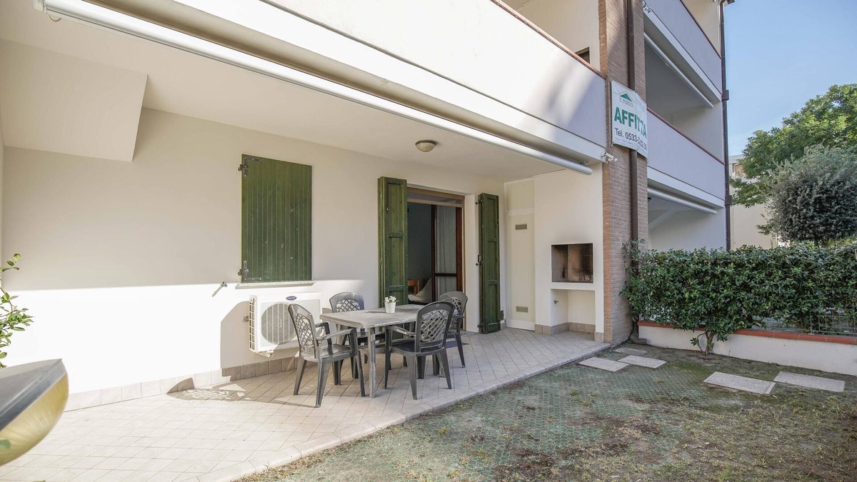 Lido degli Estensi Villa | Sea view home with patio with barbecue, private garden and parking space