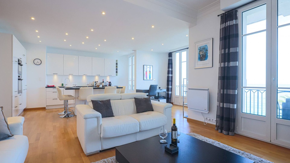 Fabron Apartment | Sea View - Large 2 Bdr Promenade des Anglais