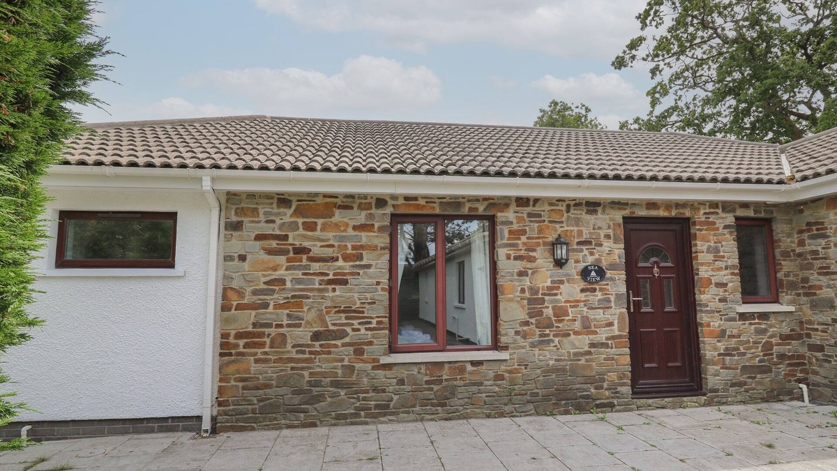 Saint Clears Cottage | SEA VIEW, pet friendly, character holiday cottage in St Clears