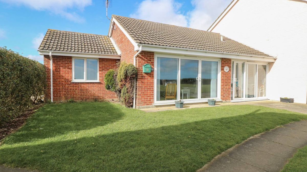 Kessingland House | SEA VIEW, pet friendly, country holiday cottage in Kessingland