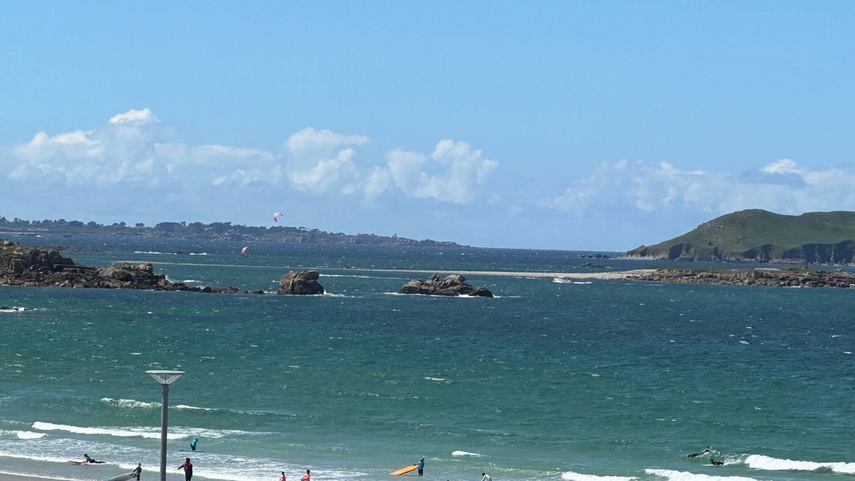 Trevou-Treguignec Apartment | Sea view studio near Trestel beach
