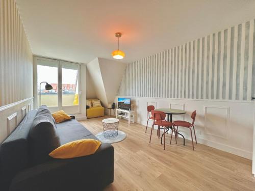 Villers-sur-Mer Apartment | Sea view Studio, fully-equipped, TV & WiFi