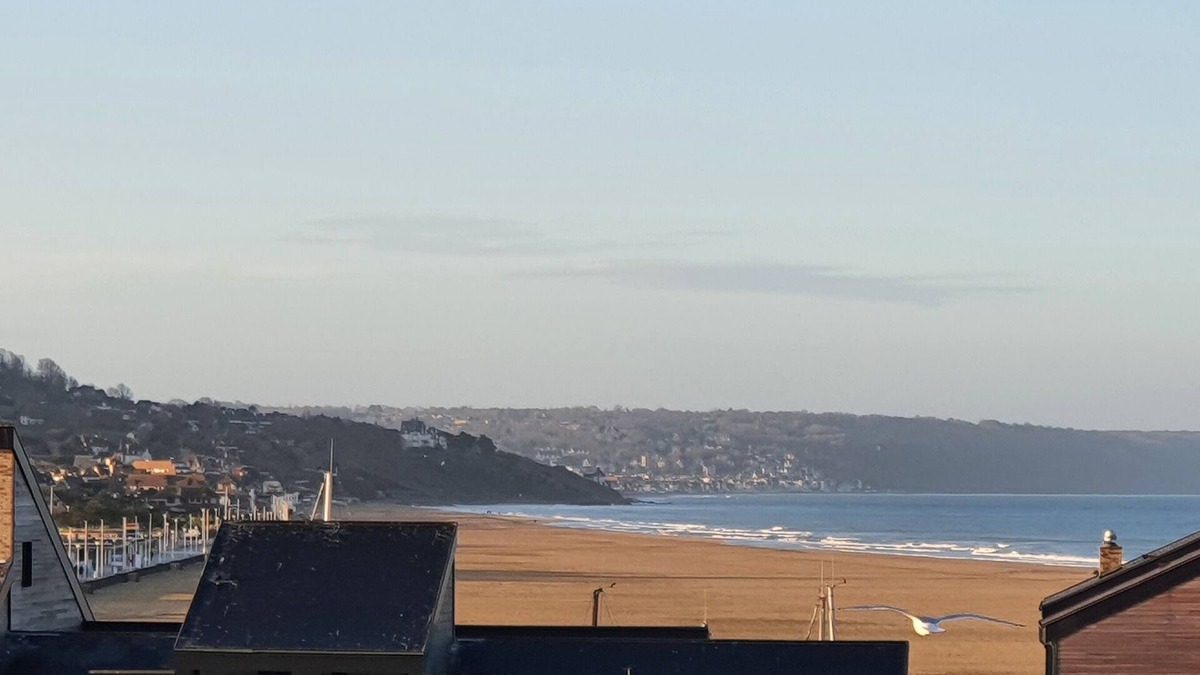 Deauville Apartment | Sea view studio