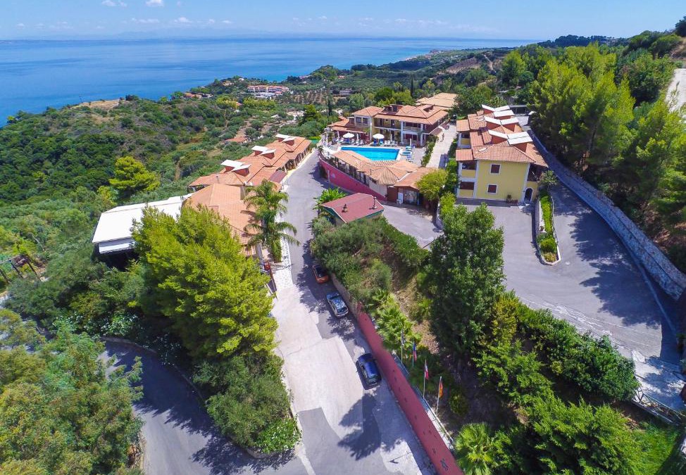 Xirokastello Apartment | Sea View Village