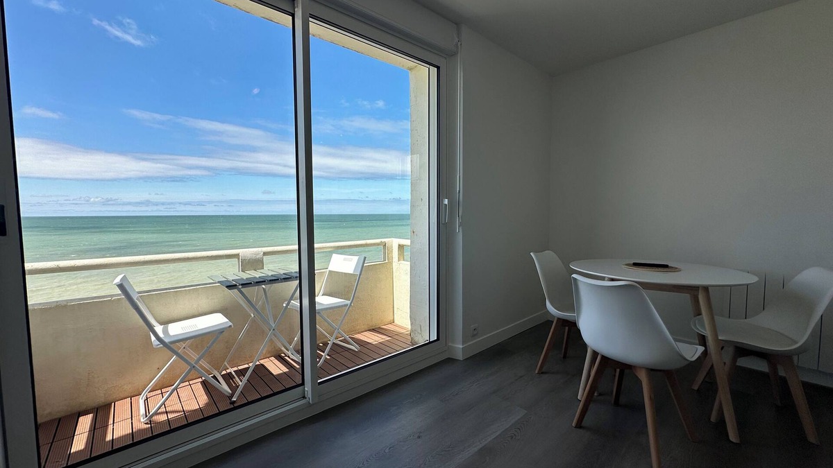Ault Apartment | Sea view with balcony