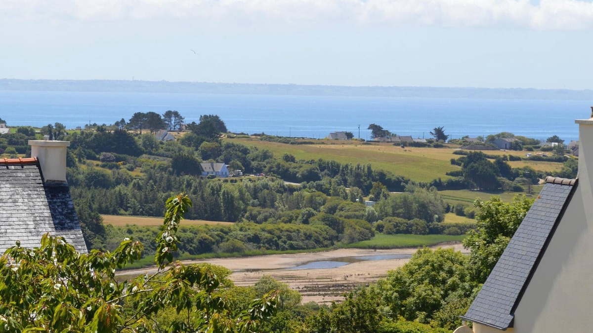 Crozon House | Sea view with terrace and garden for hiking, sailing, beach .