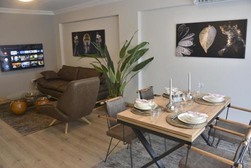 Old Town Apartment | Sea View, Your Home in the Center of Alsancak