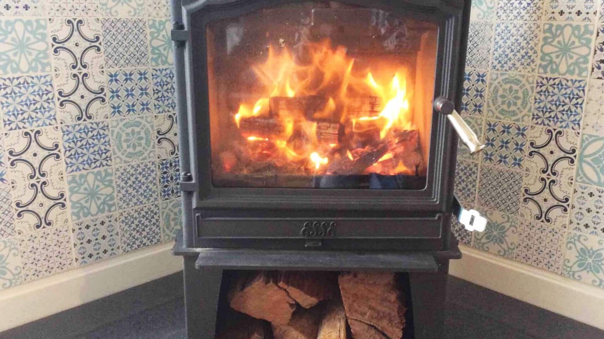 Queenscliff Apartment | Sea views ! 50 metres. Luxury apartment. Lounge,Kitchenette,verandah,Queen bed,