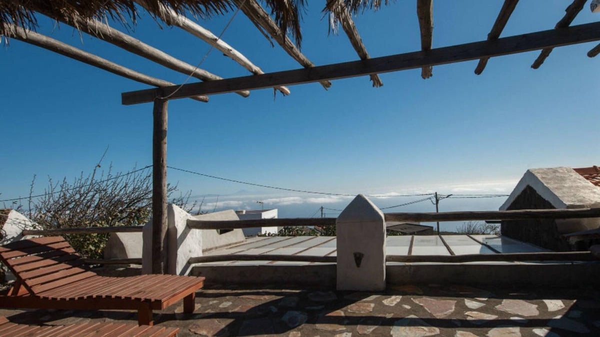 Isora Cottage | Sea Views and BBQ in this Cozy Rural House