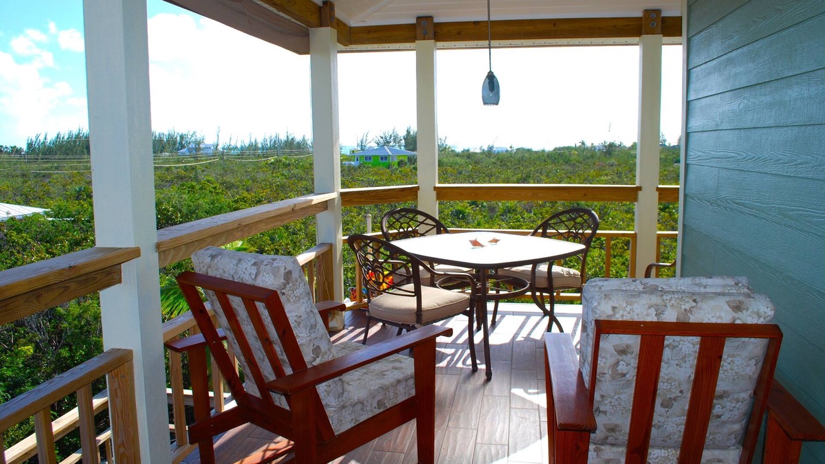 Morris Settlement House | Sea Views and Walk to the Beach! 2 Bedrooms/1 Bath/Full Kitchen