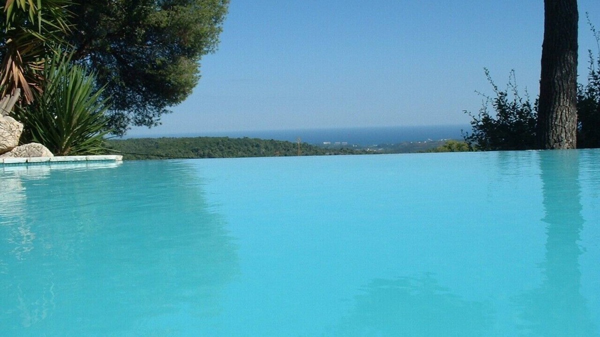 Tourrettes-sur-Loup Villa | Sea views from the pool and from every room at Villa 'Pura Vida'!