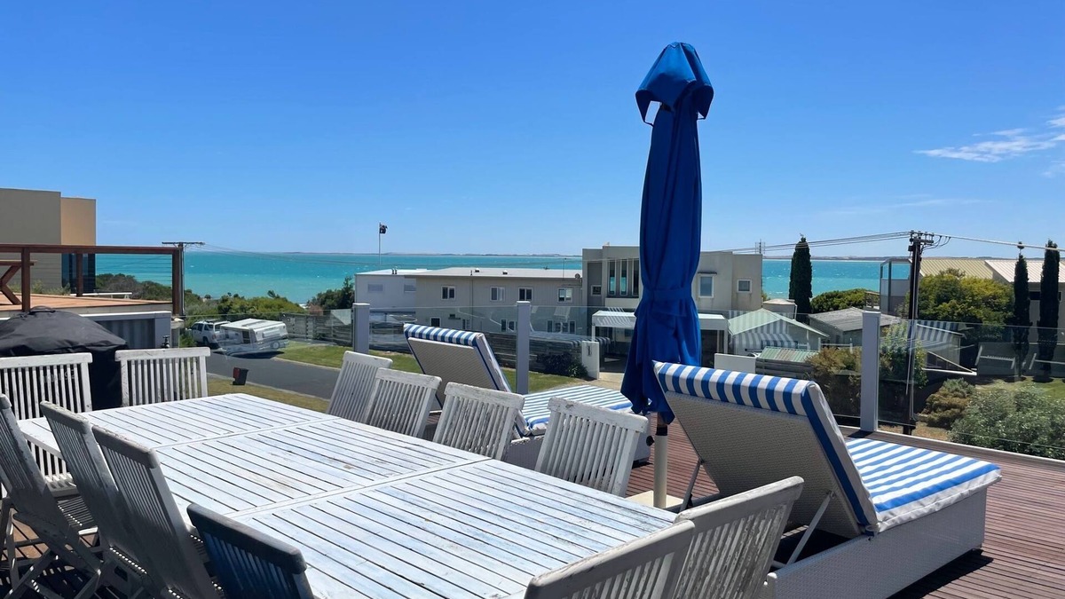 Waterhouse House | Sea views, located at Hooper's beach. Town center.