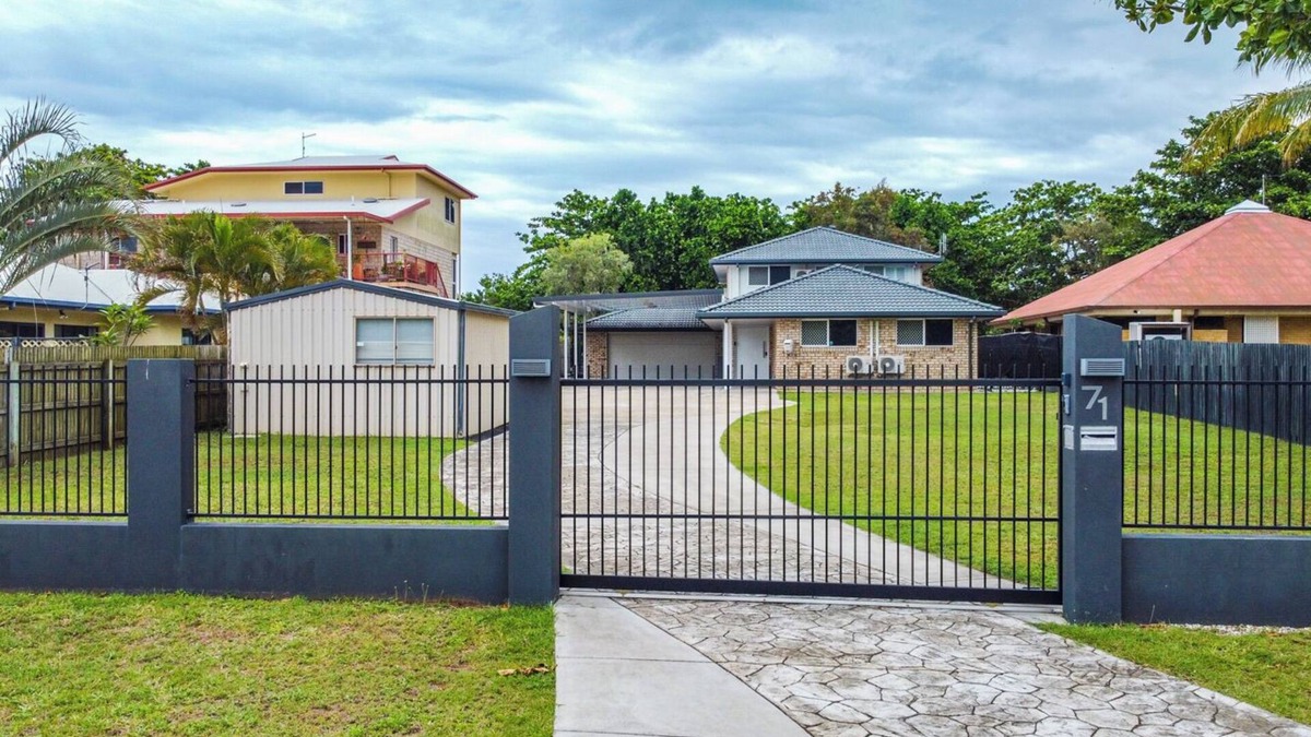 Yeppoon House | SeaBreeze On Todd - Beachfront Property With Pool