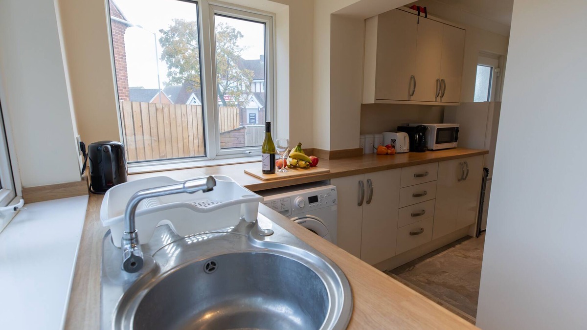 Thornaby On Tees House | Seabright stays- Free WiFi, Free Parking, 5 mins to Golf Club, Family & Contract