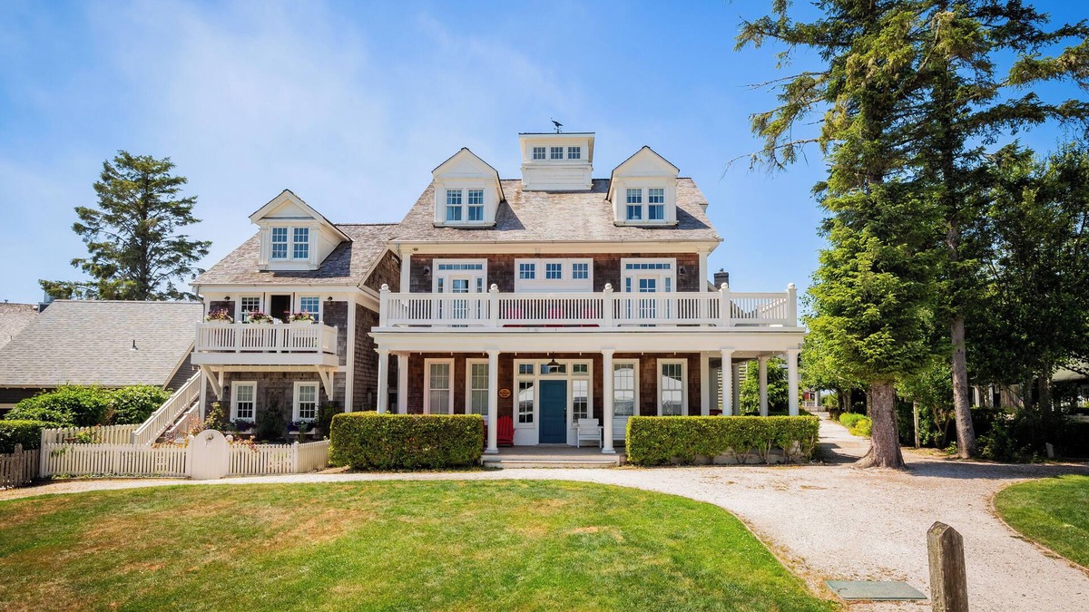 Seabrook House | Seabrook's The Washington House: Dog Friendly!