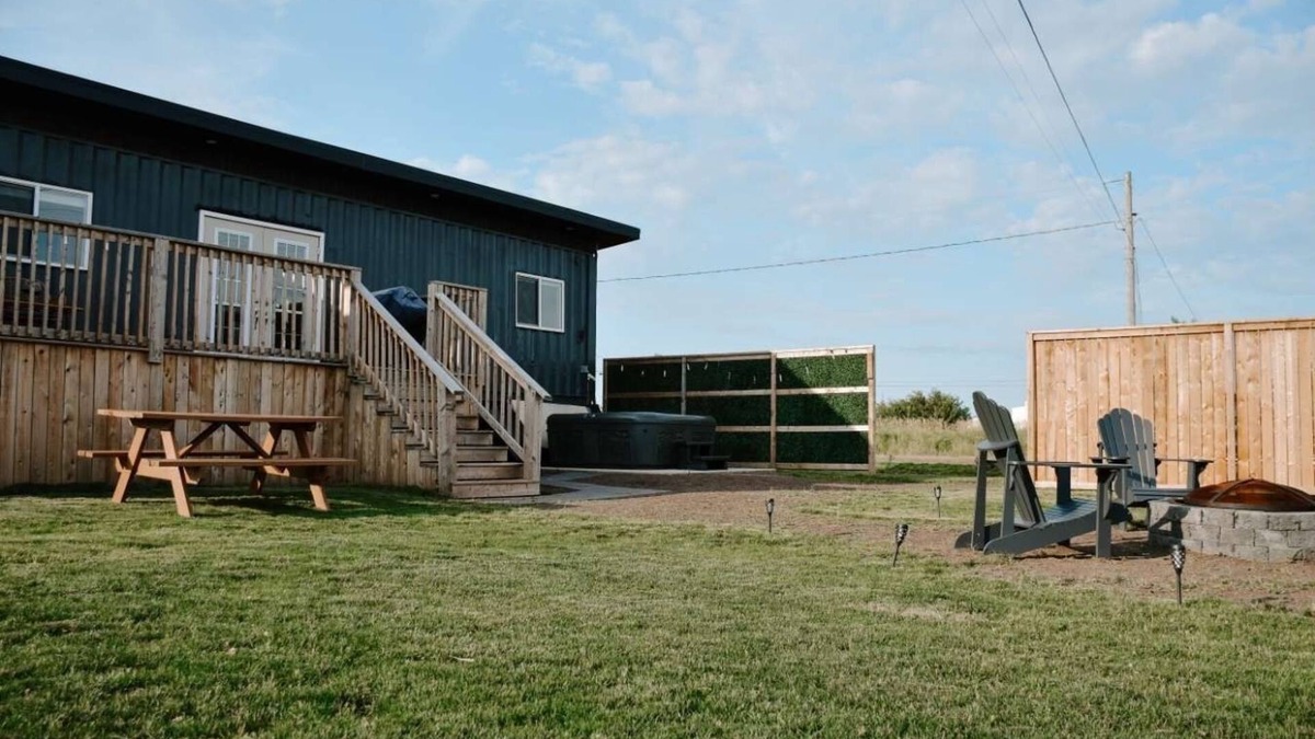 Sainte-Anne-de-Kent Cottage | Seacan by the River